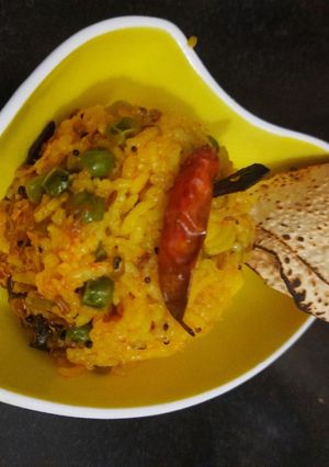 વઘારેલી ખીચડી (Vaghareli Khichdi Recipe In Gujarati) રેસીપી મુખ્ય ફોટો