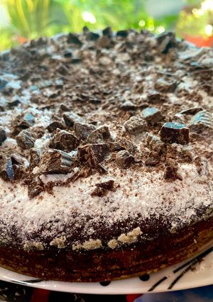 Una foto de TORTA DE 🍌BANANA🍌 CON CACAO Y TROZOS DE 🍫CHOCOLATE 🍫