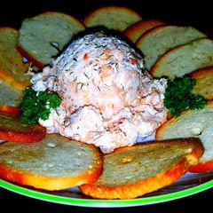A picture of Mike's Smoked Wild Alaskan King Salmon Cream Cheese Spread.