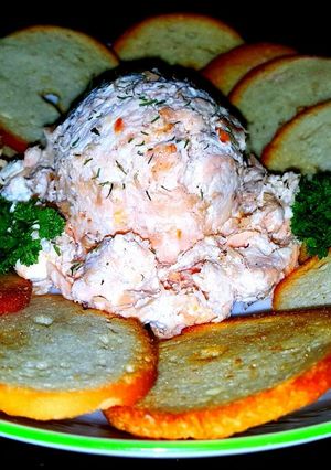 A picture of Mike's Smoked Wild Alaskan King Salmon Cream Cheese Spread.