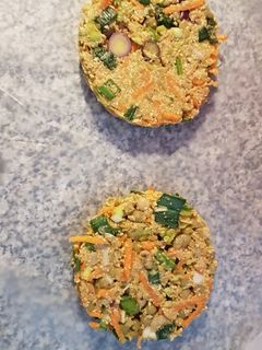 Una foto de Hamburguesas vegetarianas de arvejas verdeo y puerro