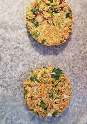 Una foto de Hamburguesas vegetarianas de arvejas verdeo y puerro