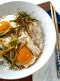 Huevos fritos con ajetes y salsa de soja {receta exprés china}🍳