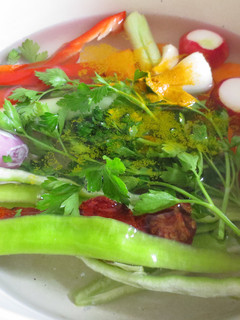 Una foto de Caldo casero de verduras con Agua de Mar