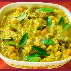 A picture of Kerala style aviyal.