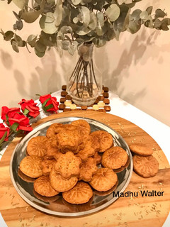 फ्राइड केला ठेकुआ (fried kela thekua recipe in Hindi) रेसिपी मुख्य फोटो