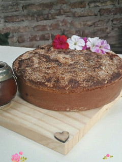 Una foto de Torta matera de duraznos con cubierta azucarada de coco🤓