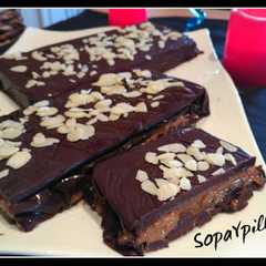 Una foto de Turrón de chocolate y dulce de leche