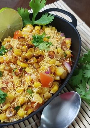A picture of Schezwan corn bhel.