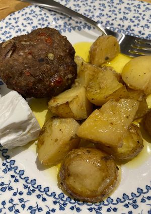 A picture of Greek burgers with potatoes.