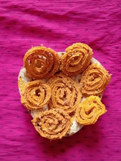 ચોખા ના લોટ ની ચકરી (Rice flour Chakri Recipe in Gujarati) રેસીપી મુખ્ય ફોટો