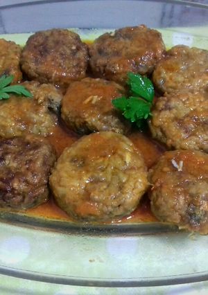 صورة لوصفة كريات السمك والارز بالصلصة