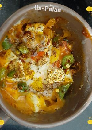 A picture of Colorful Schezwan Mug Pizza.
