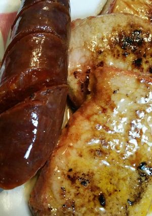 Una foto de Adobo con chorizos al vino