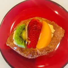 A picture of Fresh Fruit Creme Puff.