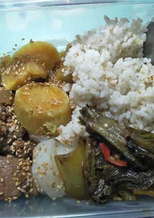 Hình của món Cơm sinh viên.