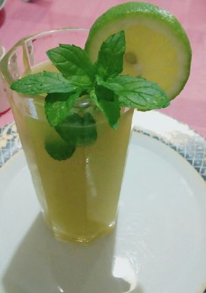 صورة لوصفة عصير الحمضيات مع النّعناع 🍋🌿