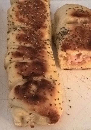 Una foto de Pan Relleno con corteza de semillas de chía!