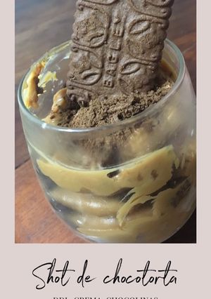 Una foto de Shot de chocotorta