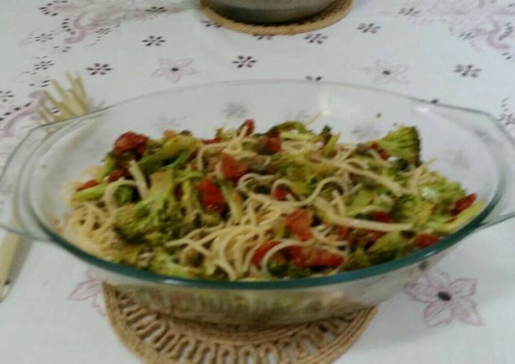 》 Macarrão com brócolis - Gozhowgos