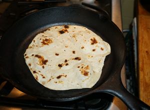 Una foto de TORTILLAS DE HARINA PARA TACOS. JON STYLE