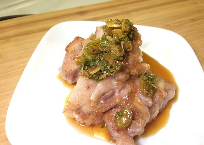 How to Prepare Appetizing Pan fried chicken with vinaigrette sauce. It's called "Yu Lin Chi"
