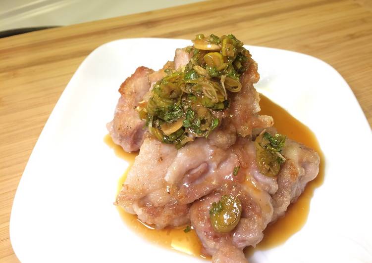 Recipe of Speedy Pan fried chicken with vinaigrette sauce. It&#39;s called &#34;Yu Lin Chi&#34;