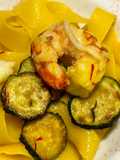 Tagliatelle zucchine gamberi e zafferano