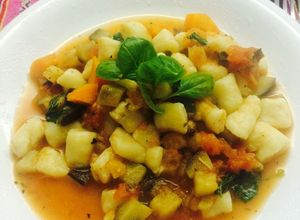 Una foto de Gnocchis de ricota con salsa copada 😜