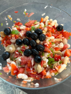 Una foto de Ensalada de alubias con champiñones