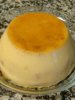 Una foto de Flan con nueces y pan de molde