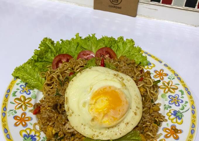 Nasi Goreng Mawut Daun Jeruk