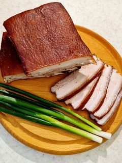 Фото Сало в луковой шелухе.