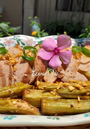 Hình của món Thịt và đậu bắp nướng.