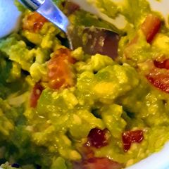 A picture of Easy-peasy guacamole.