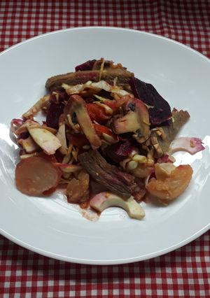Una foto de Ensalada con matambre