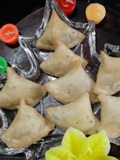 छोटा पैकेट समोसे (Chota Packet samose recipe in hindi) रेसिपी मुख्य फोटो