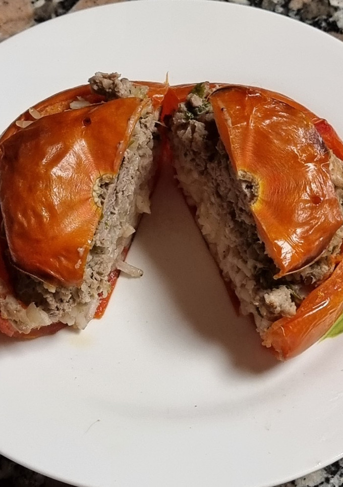 Una foto de Tomates rellenos de carne y arroz