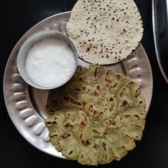 A picture of Green Garlic Jawari Roti.