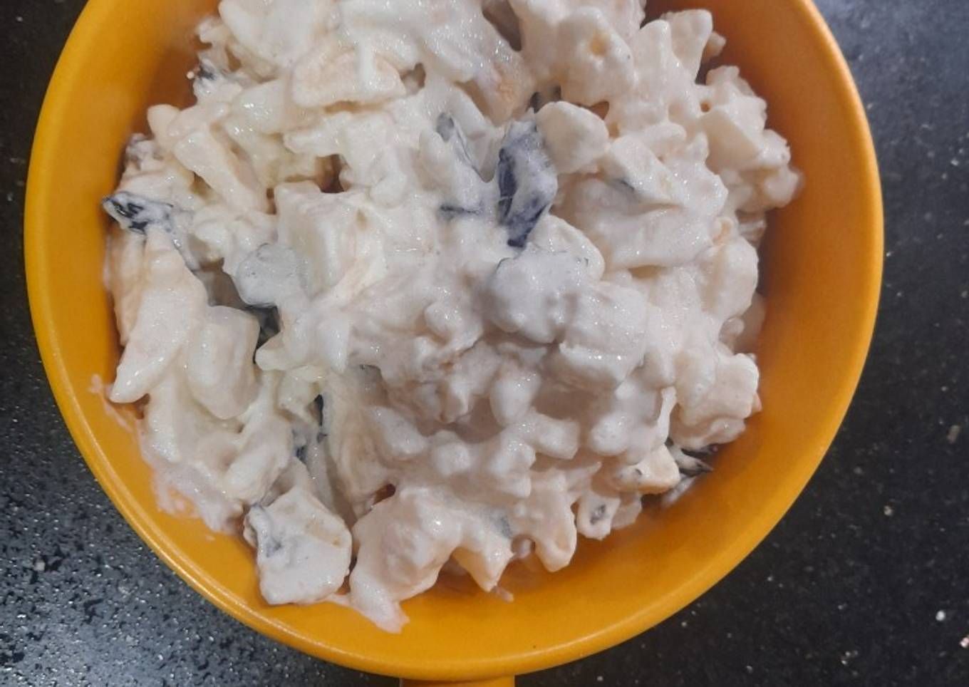 Date salad with dressing