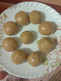 शेंगदाण्याचे लाडू (shengdaneche ladoo recipe in marathi) रेसिपी चे मुख्य फोटो 