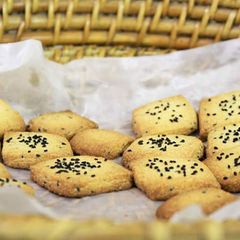 A picture of Sweet and salty cookies.