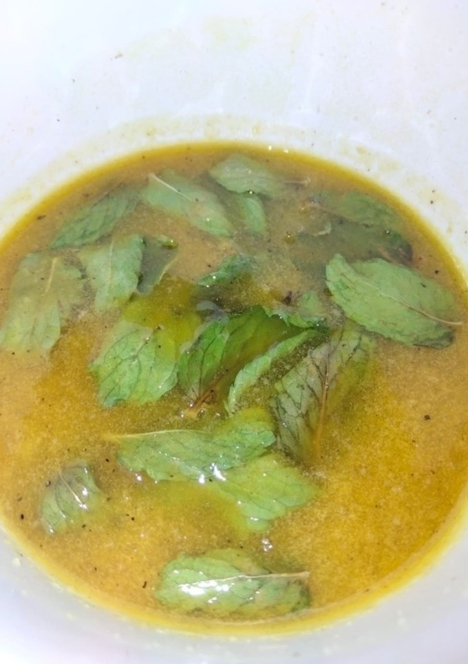 Una foto de Mezcalina con jarabe de maracuyá con menta estilo DULZAL