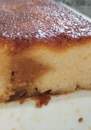Una foto de Budín de manzana y polenta