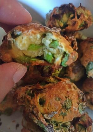 Una foto de Buñuelos de lechuga al horno🤤 súper sanos👩‍🌾
