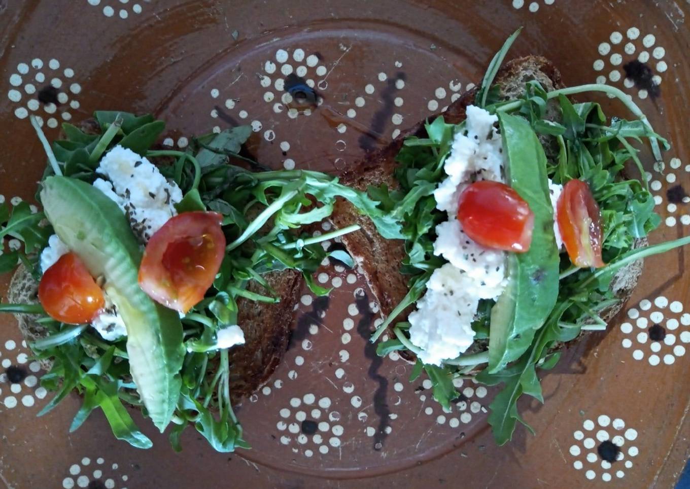 Tostadas de arúgula 🌱🍞