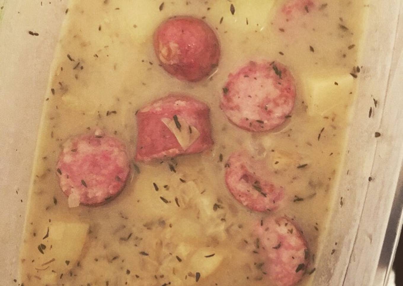 Pommes de terres, saucisses fumées & vin blanc