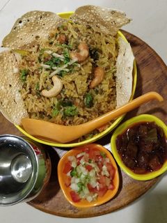 मसुर पुलाव (massor pulav recipe in marathi) रेसिपी चे मुख्य फोटो