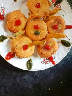बटाटा वडा (Batata vada recipe in Hindi) रेसिपी मुख्य फोटो