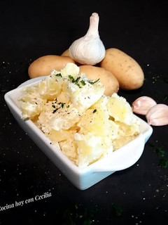 Una foto de Patatas con ajo y mayonesa